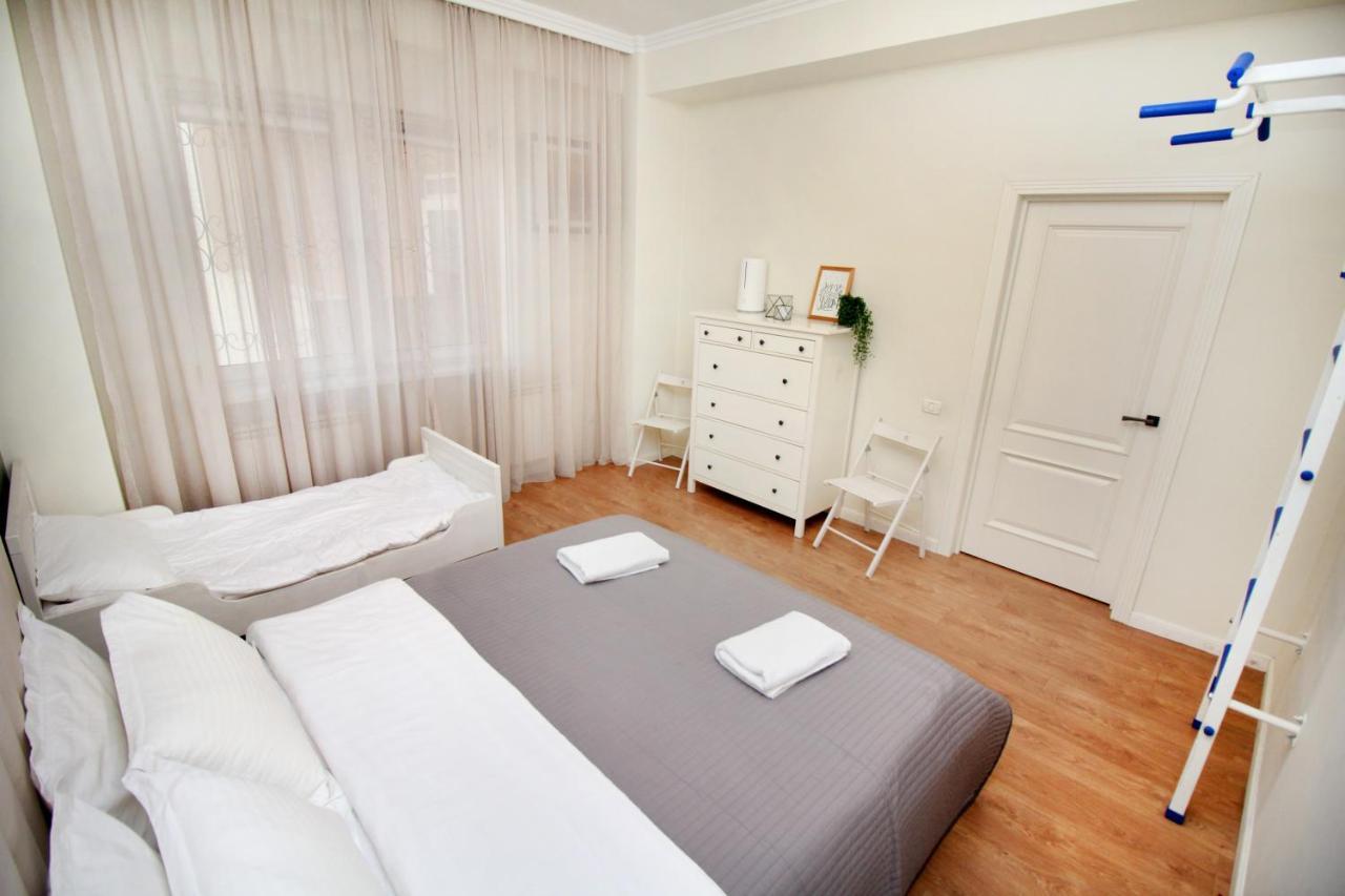 Perfect Spacious Apartment 356 Almaty Exterior photo
